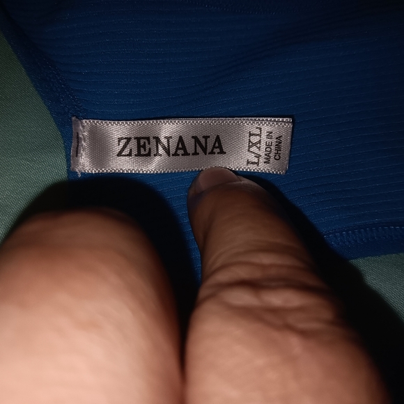 Women's size L/XL, Zenana sports bra - Picture 3 of 3